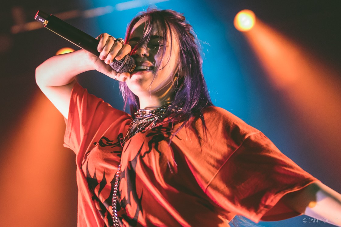 Billie-Eilish-at-The-Fox-Theater-in-Oakland-102018-by-Ian-Young-08.jpg