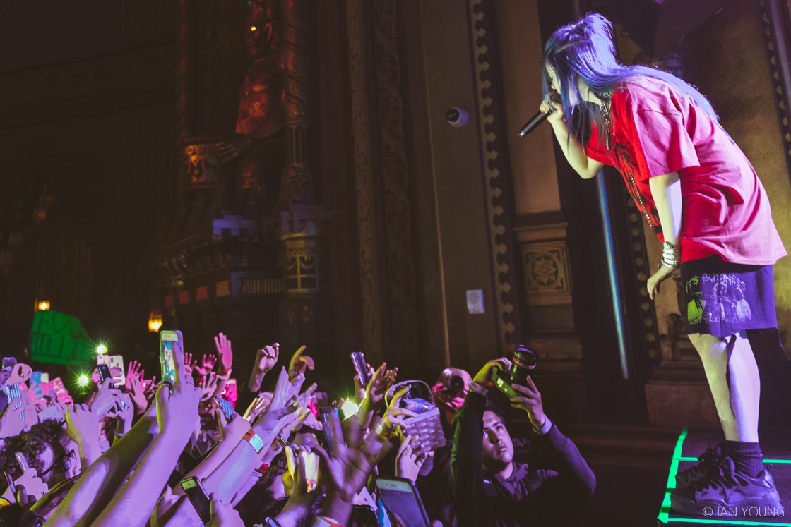 Billie-Eilish-at-The-Fox-Theater-in-Oakland-102018-by-Ian-Young-09.jpg