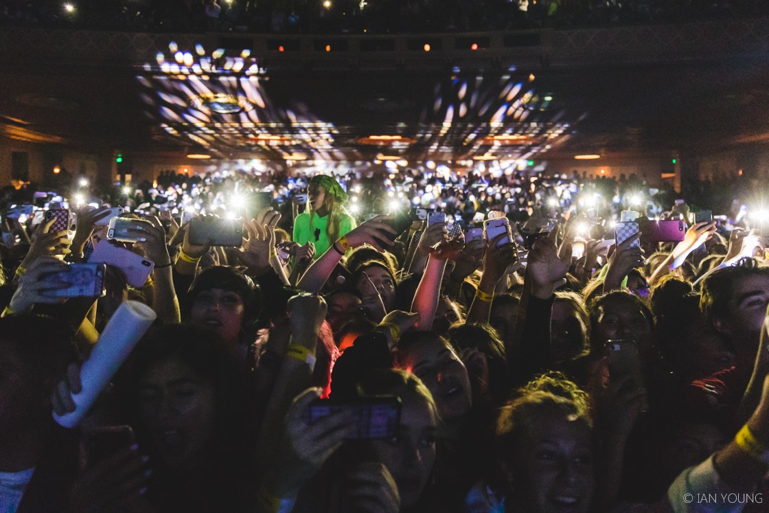 Billie-Eilish-at-The-Fox-Theater-in-Oakland-102018-by-Ian-Young-16.jpg