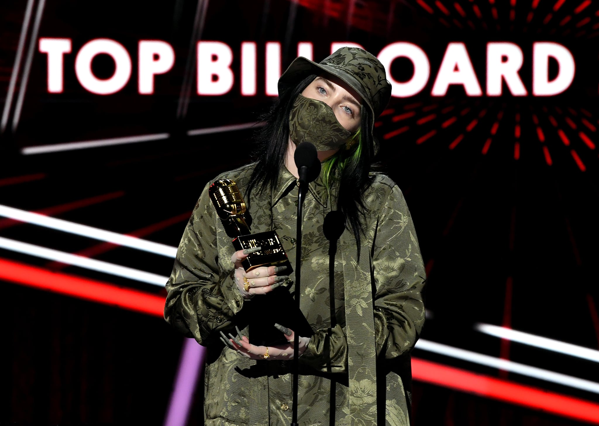 billie-eilish-outfit-at-billboard-music-awards-2020.jpg