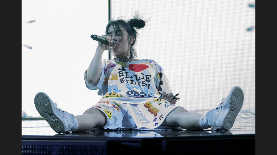 ct-billie-eilish-performs-at-the-united-center-040.jpg