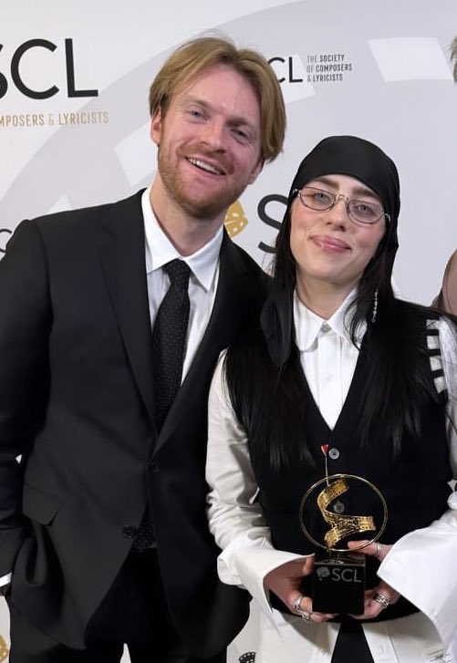 https://www.billieforum.com/media/finneas_billie_scl_awards_20240213_1-jpg.5451/full